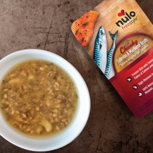 Nulo Freestyle Grain-Free Chunky Salmon & Mackerel Broth Recipe Cat Food Topper, 2.8oz - Mutts & Co.